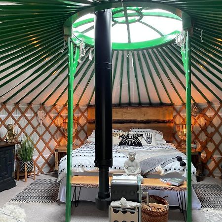 فندق Chwilogفي  O Dan Y Coed Luxury Yurt With Hot Tub المظهر الخارجي الصورة
