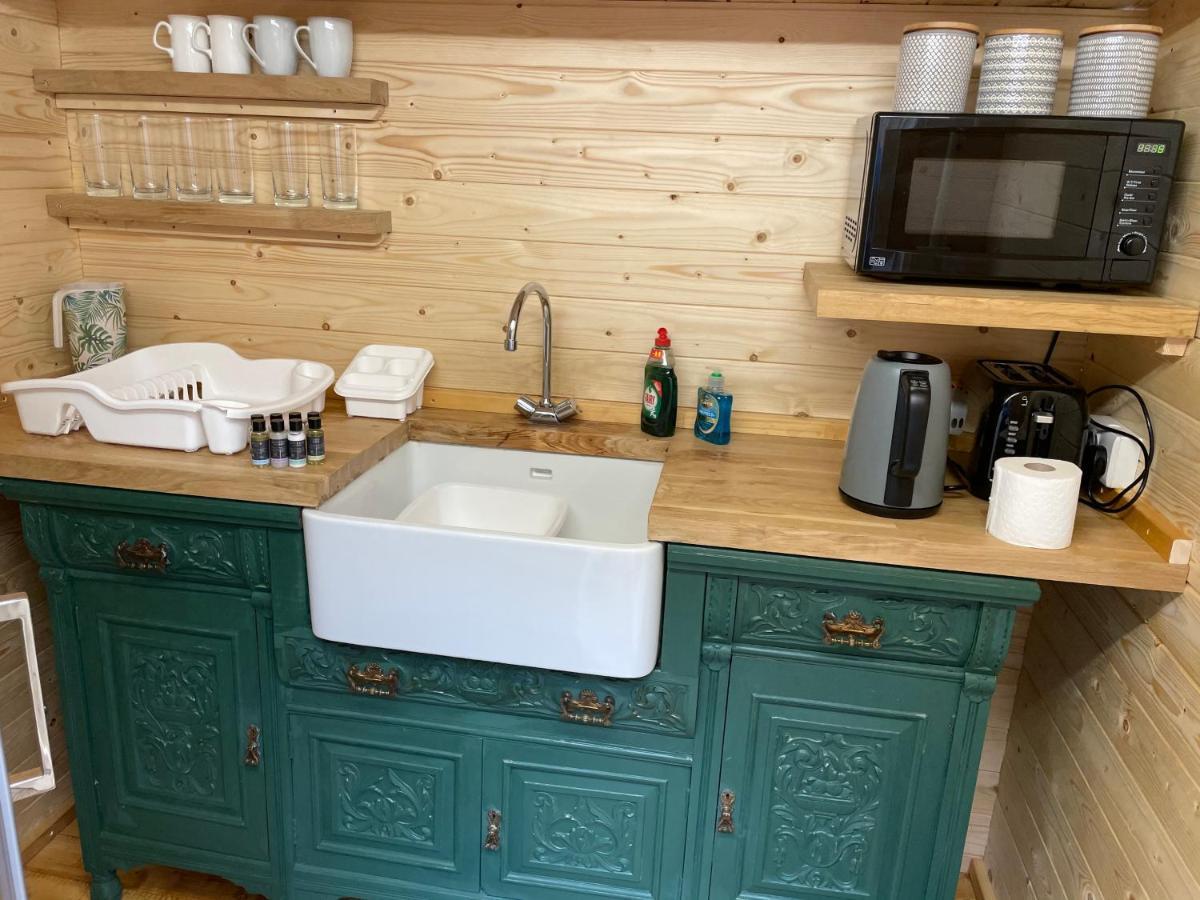 فندق Chwilogفي  O Dan Y Coed Luxury Yurt With Hot Tub المظهر الخارجي الصورة