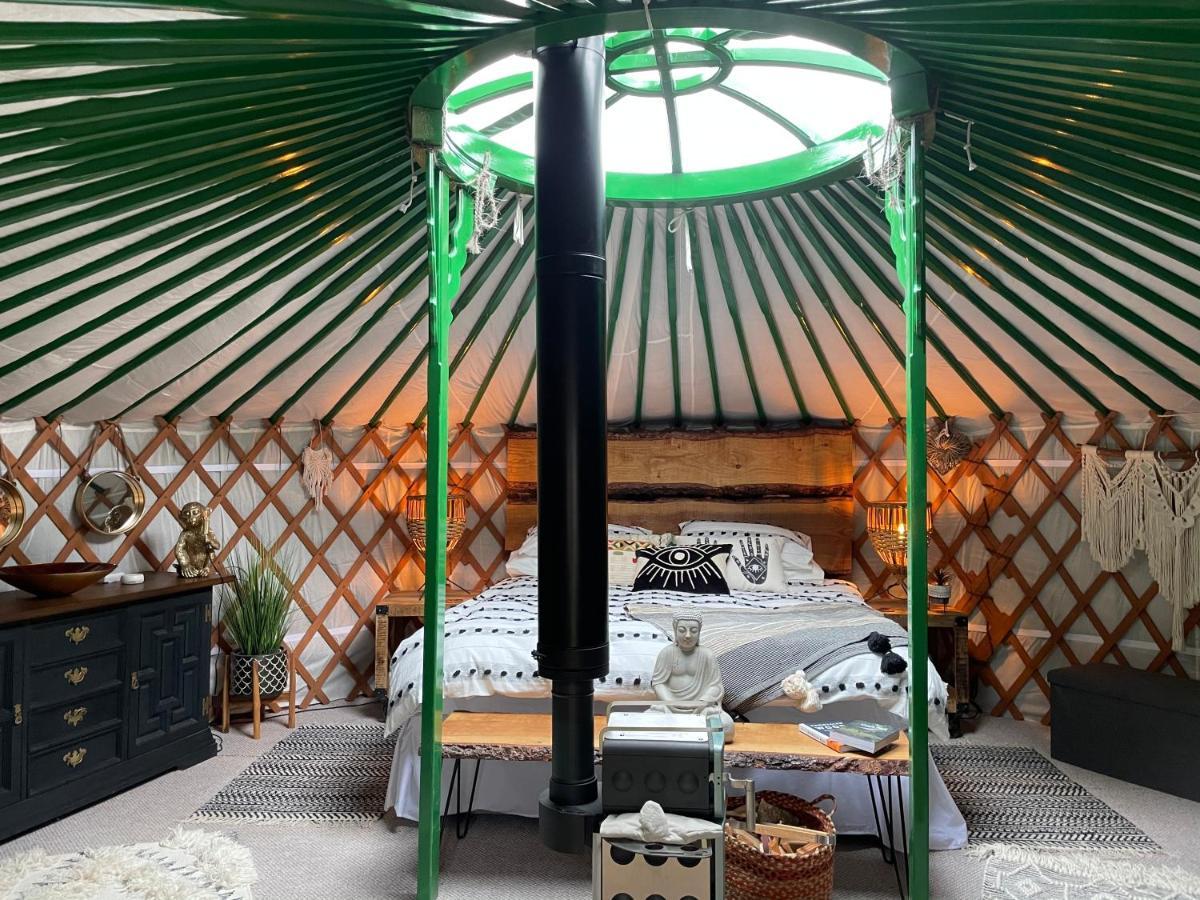 فندق Chwilogفي  O Dan Y Coed Luxury Yurt With Hot Tub المظهر الخارجي الصورة