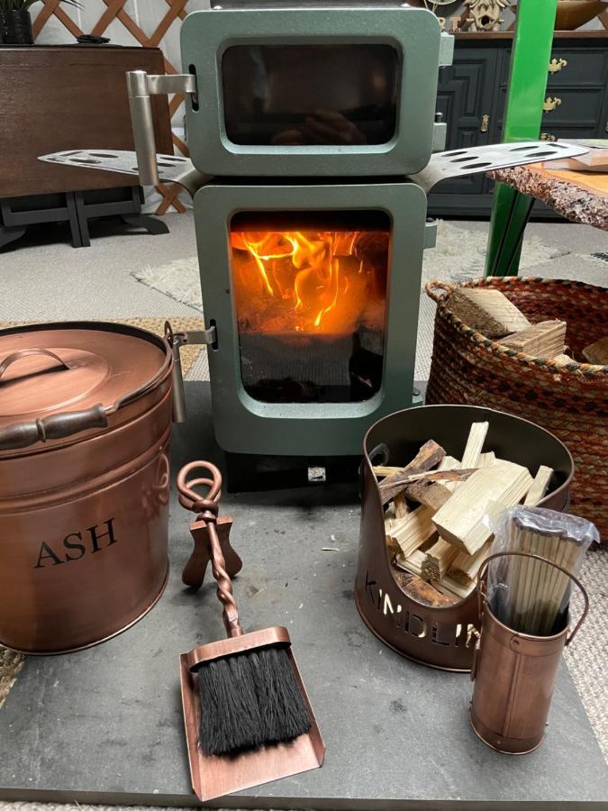 فندق Chwilogفي  O Dan Y Coed Luxury Yurt With Hot Tub المظهر الخارجي الصورة