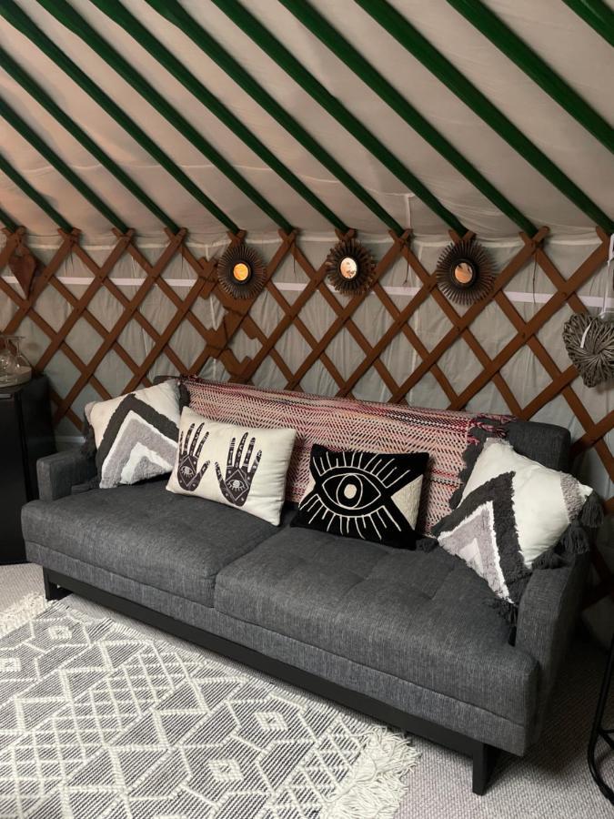 فندق Chwilogفي  O Dan Y Coed Luxury Yurt With Hot Tub المظهر الخارجي الصورة