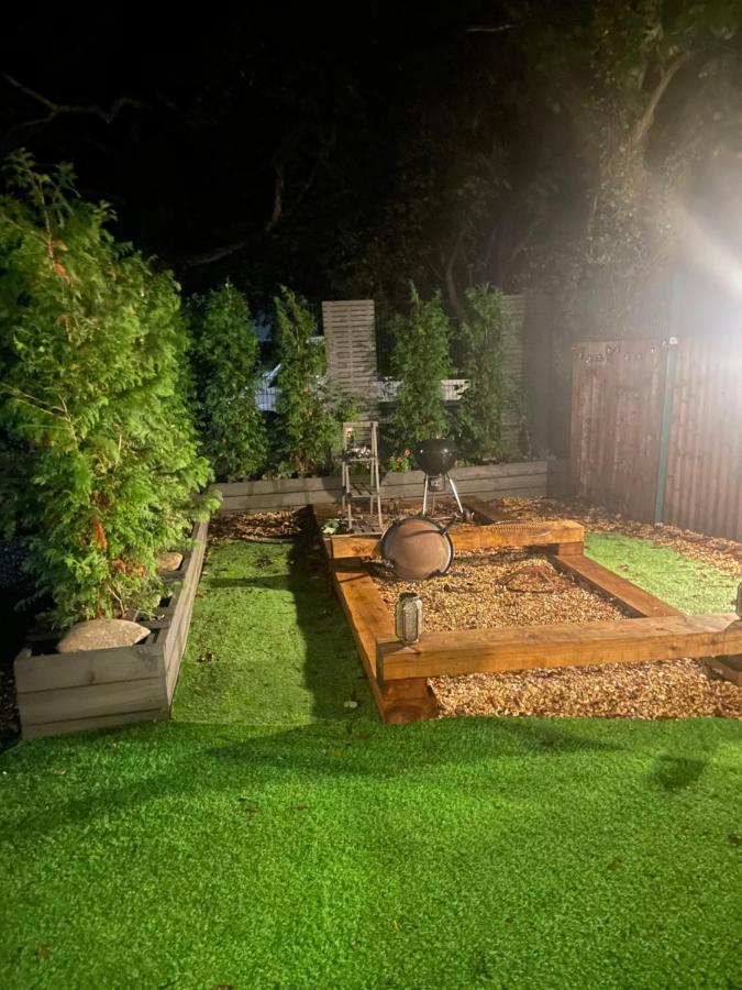فندق Chwilogفي  O Dan Y Coed Luxury Yurt With Hot Tub المظهر الخارجي الصورة